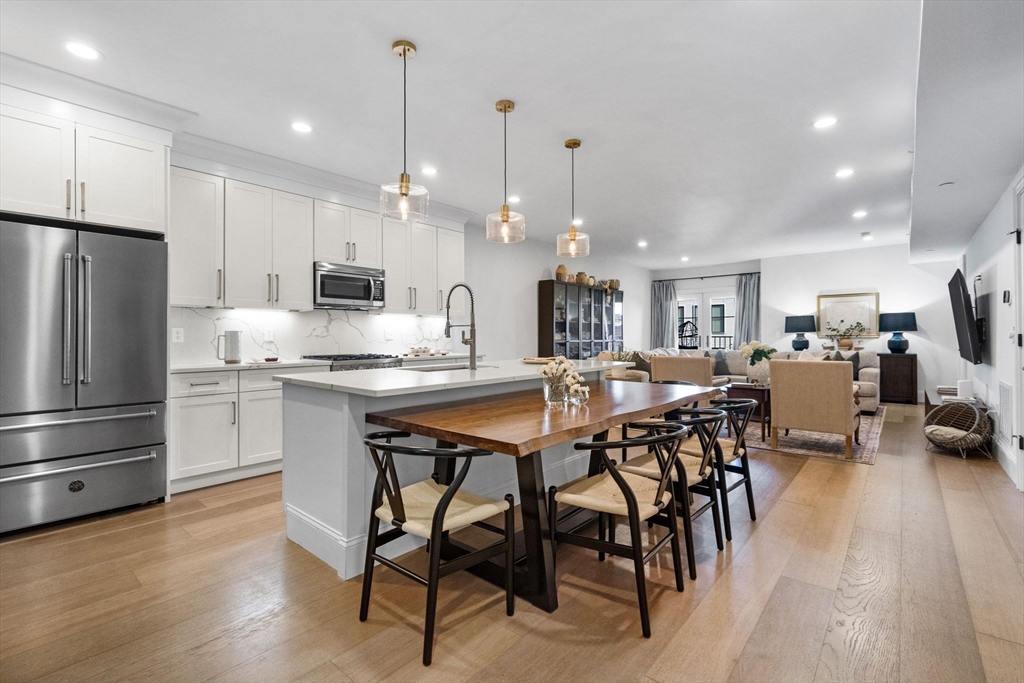 258-260 W 3rd St # 1