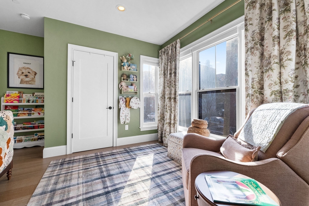 258-260 W 3rd St # 1