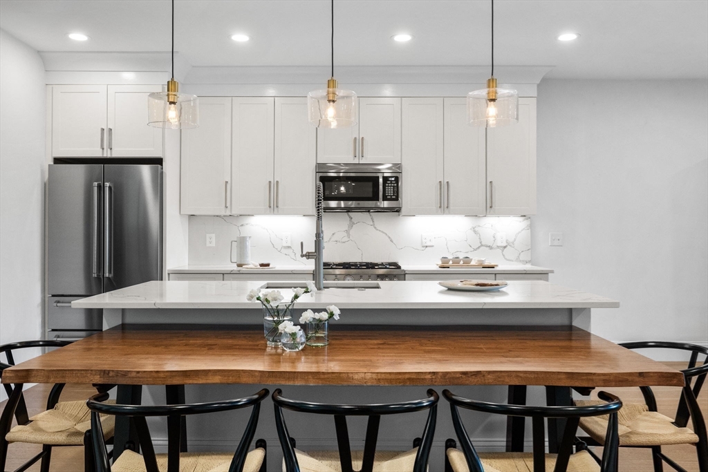 258-260 W 3rd St # 1