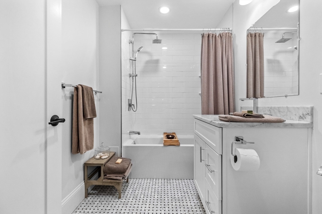 258-260 W 3rd St # 1