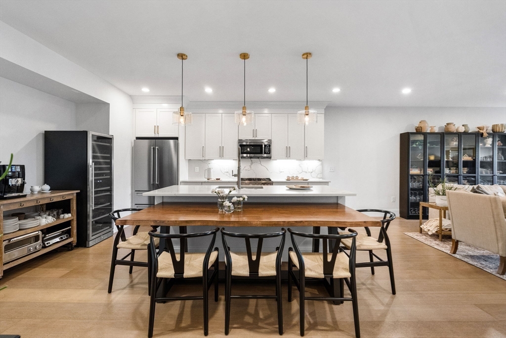 258-260 W 3rd St # 1