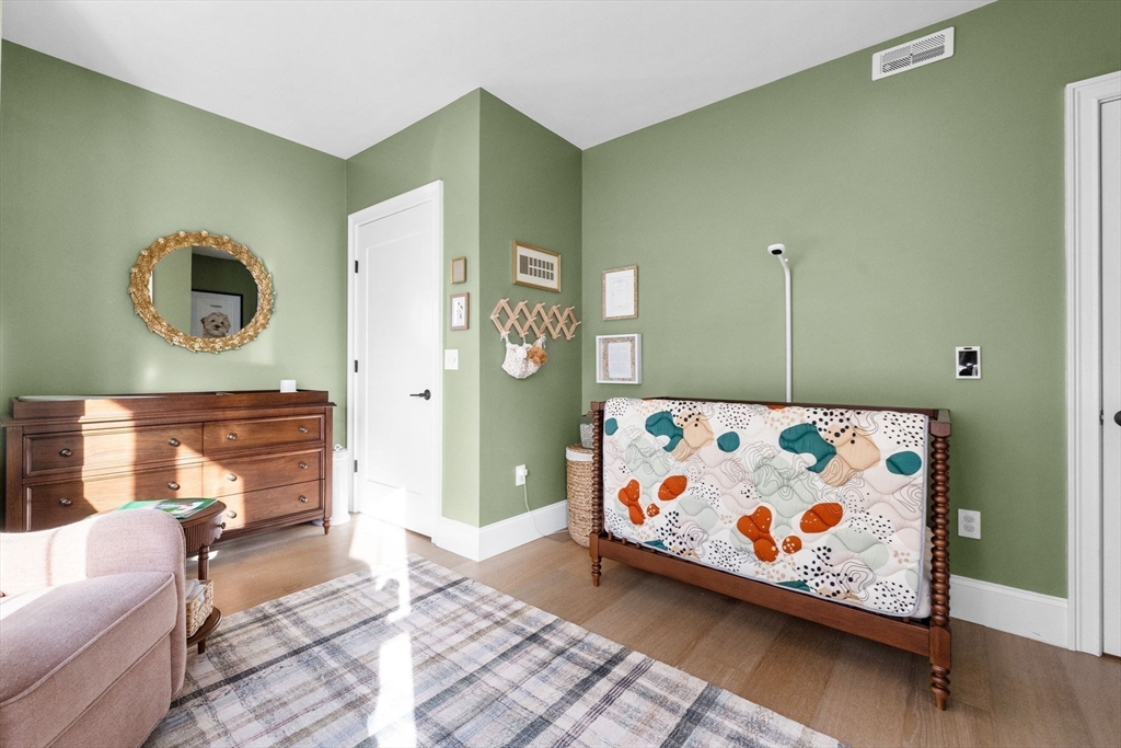 258-260 W 3rd St # 1