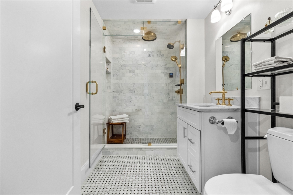 258-260 W 3rd St # 1