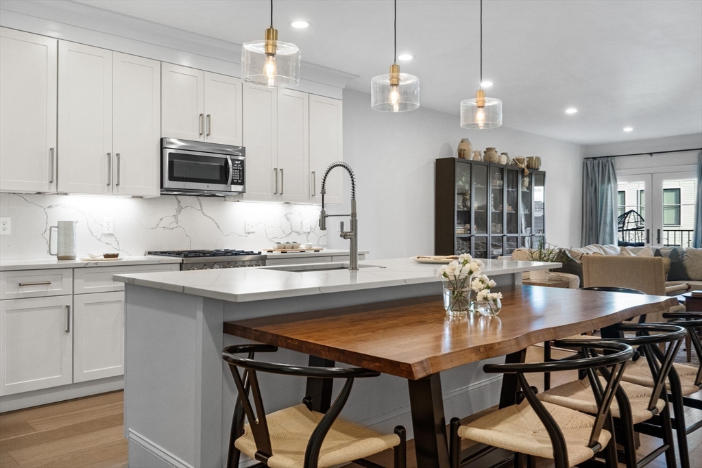 258-260 W 3rd St # 1