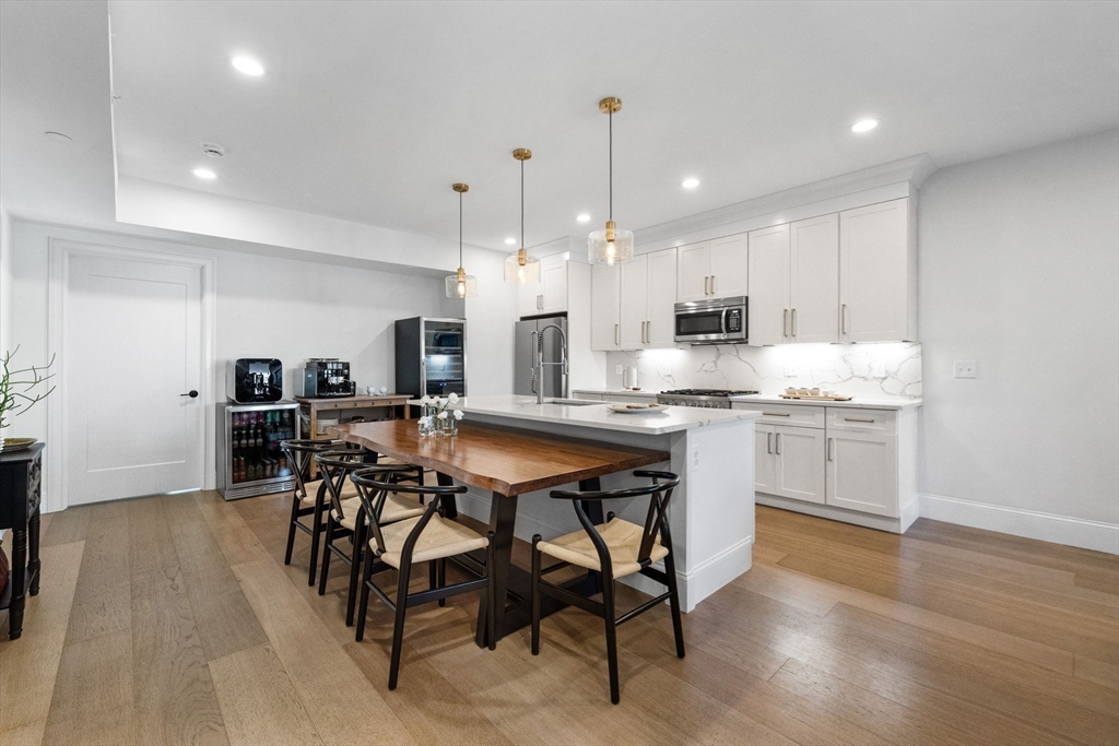 258-260 W 3rd St # 1