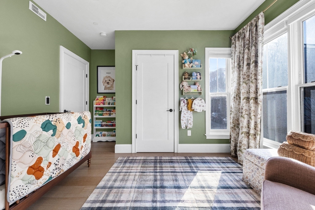 258-260 W 3rd St # 1