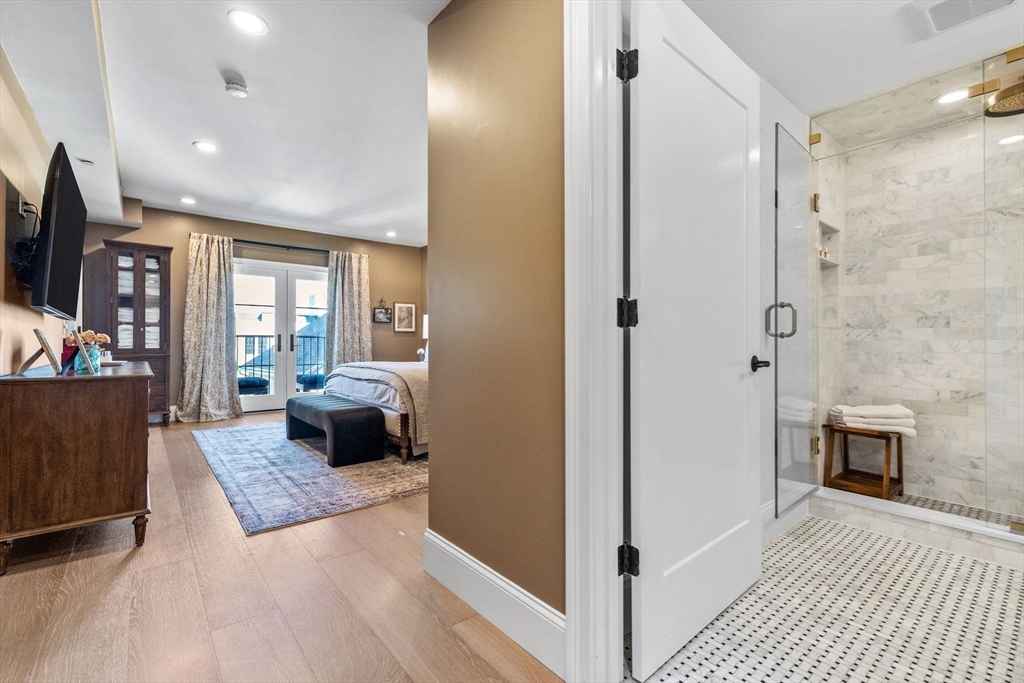 258-260 W 3rd St # 1