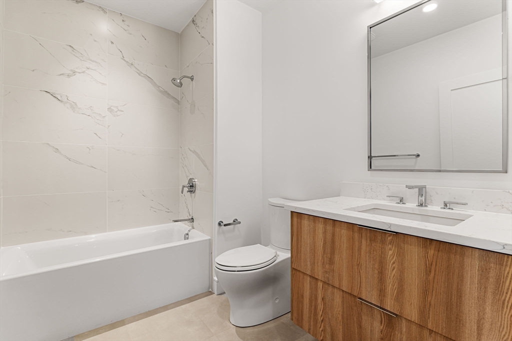 33 A Street # 404 Unit: #404