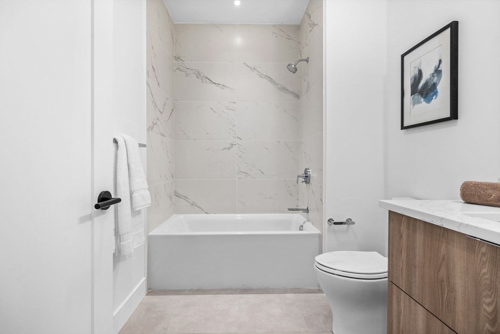 33 A Street # 404 Unit: #404