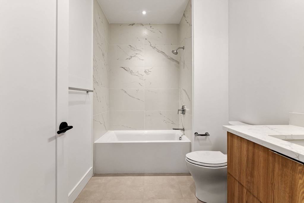 33 A Street # 404 Unit: #404