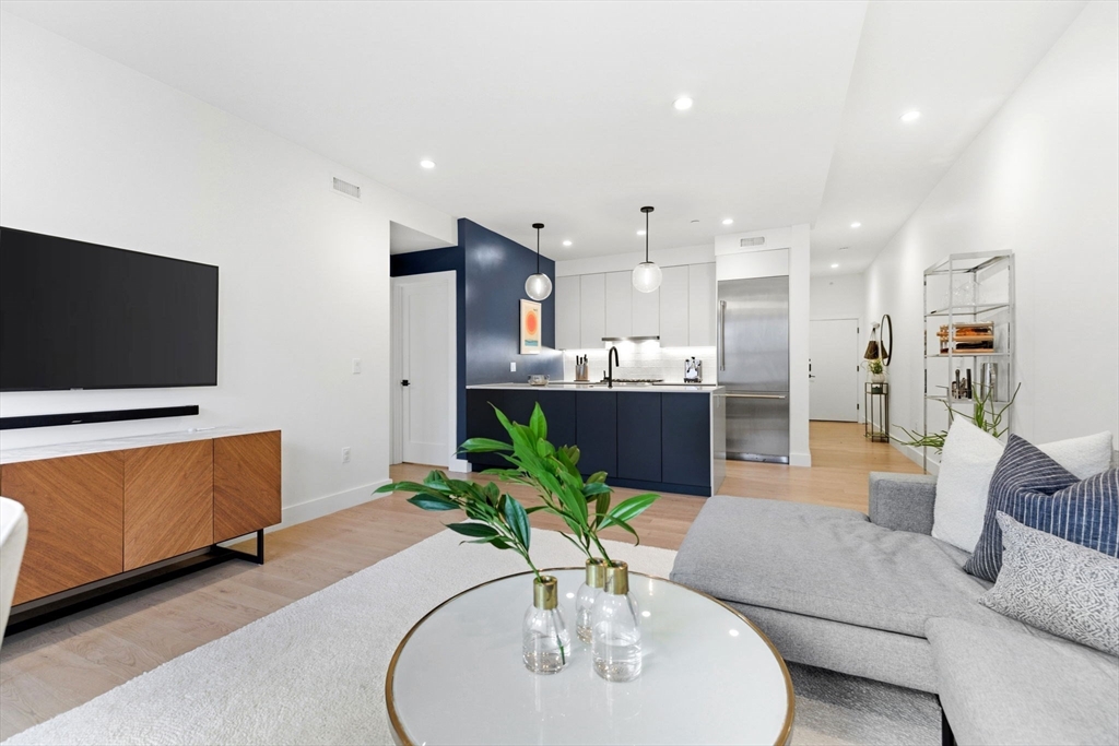 472 W Broadway # 201