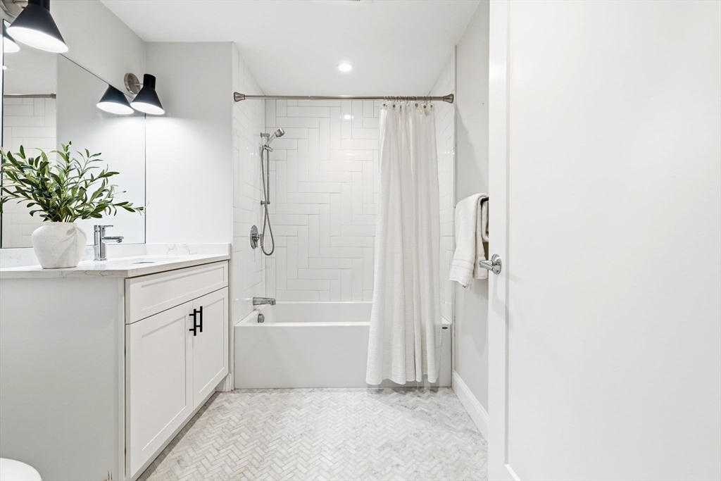 40 Westmoreland Street # 5