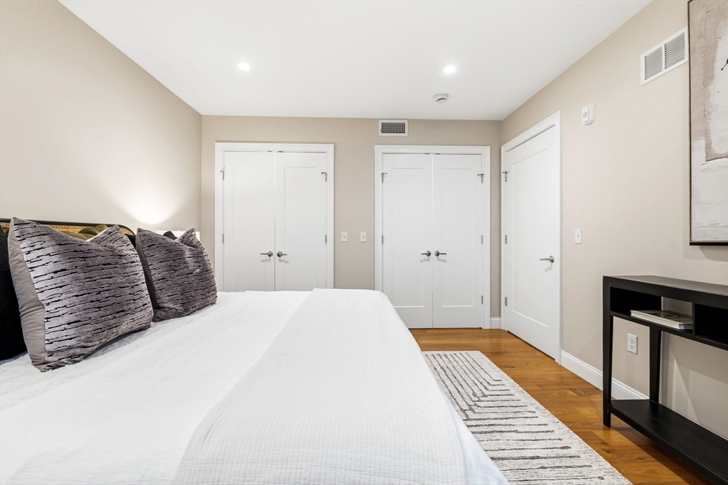 40 Westmoreland Street # 5