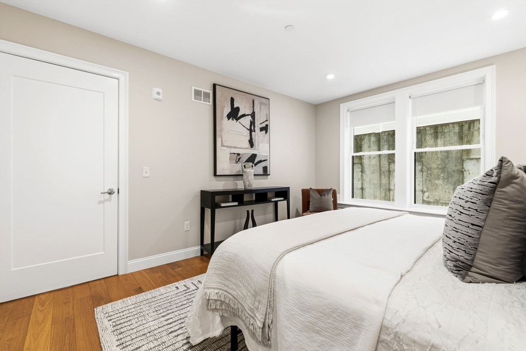 40 Westmoreland Street # 5