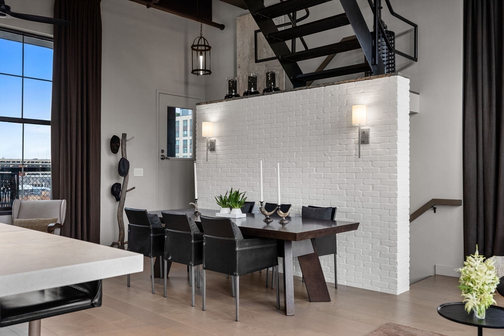 27 Wareham Street Unit: Penthouse