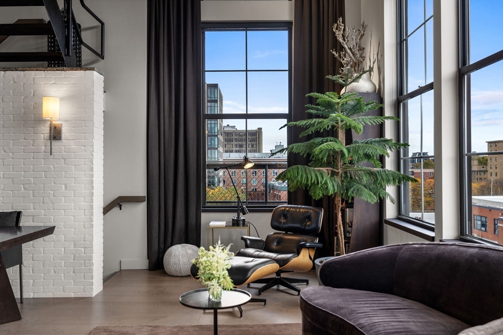 27 Wareham Street Unit: Penthouse