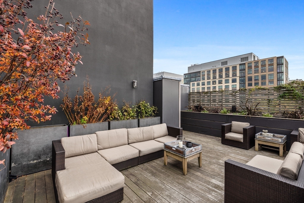 27 Wareham Street Unit: Penthouse