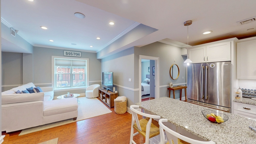 616 E 4th St # 105