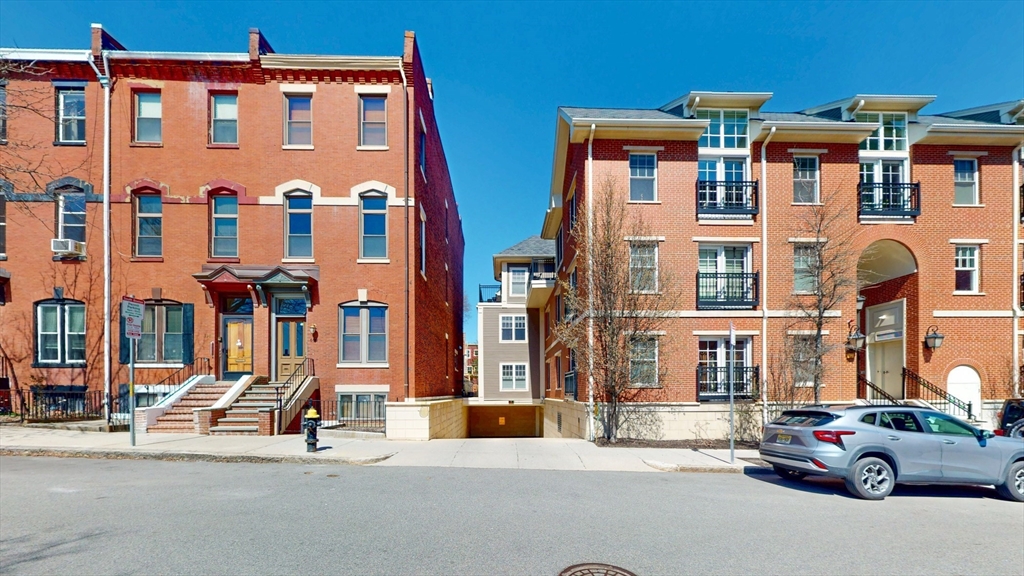 616 E 4th St # 105