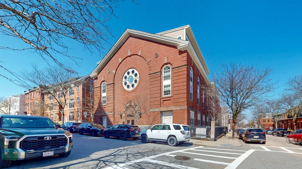 616 E 4th St # 105