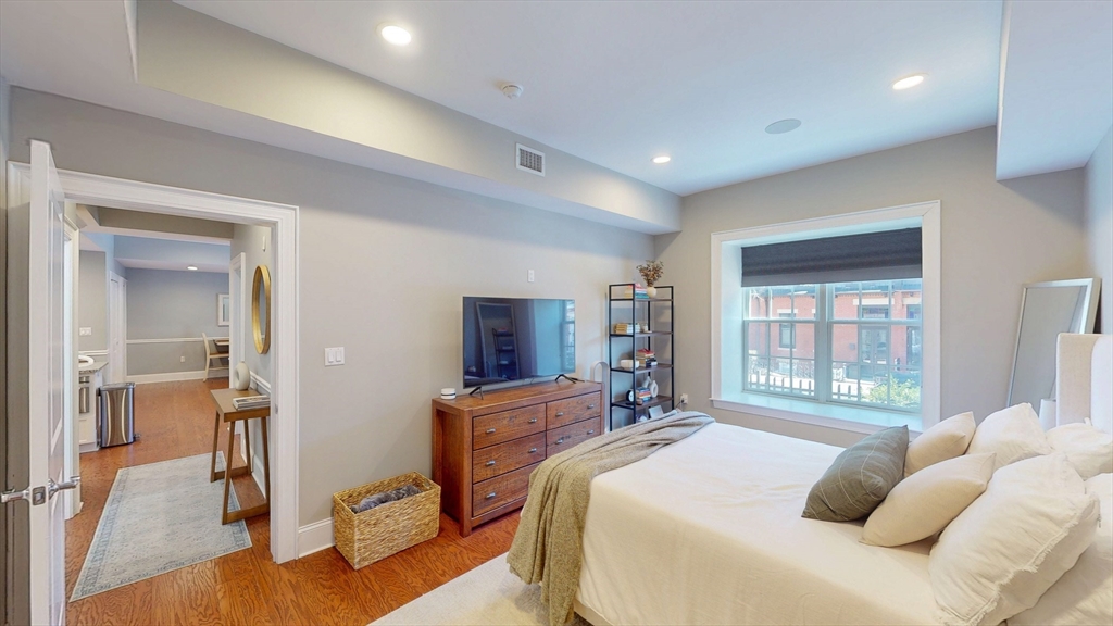 616 E 4th St # 105