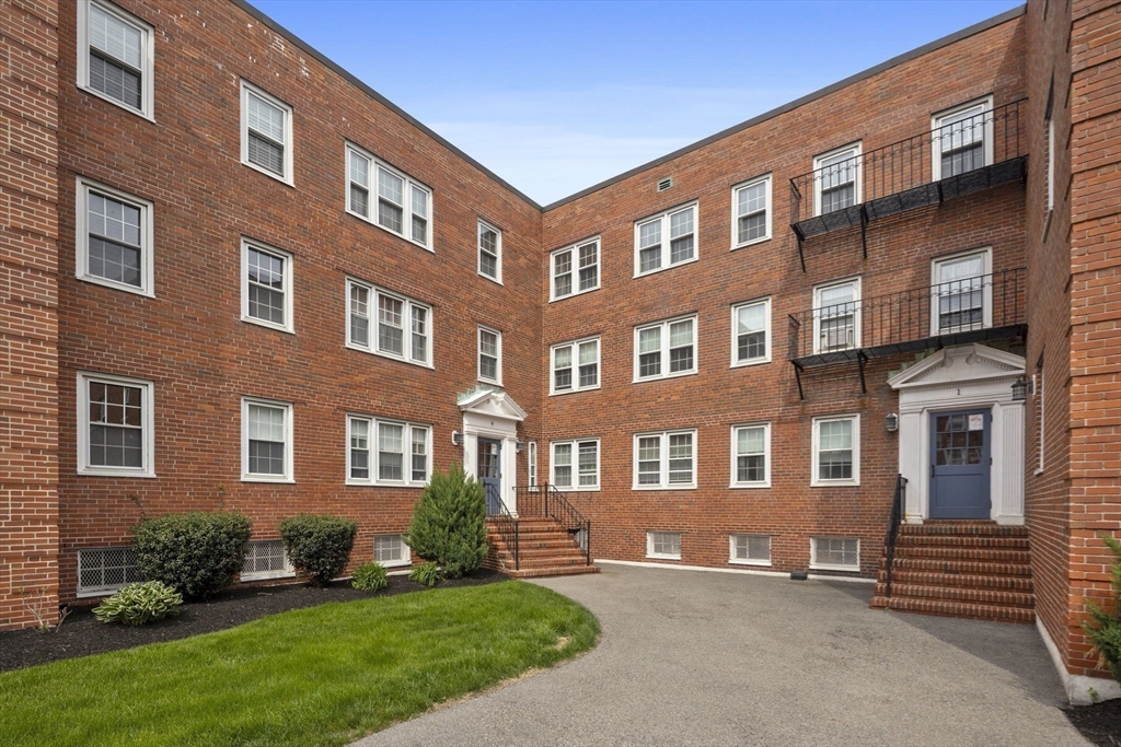 9 Lennon Ct # 13