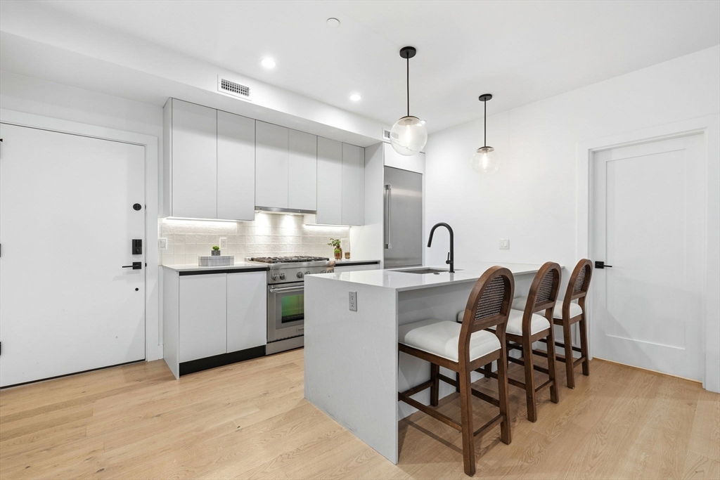 472 W Broadway # 202