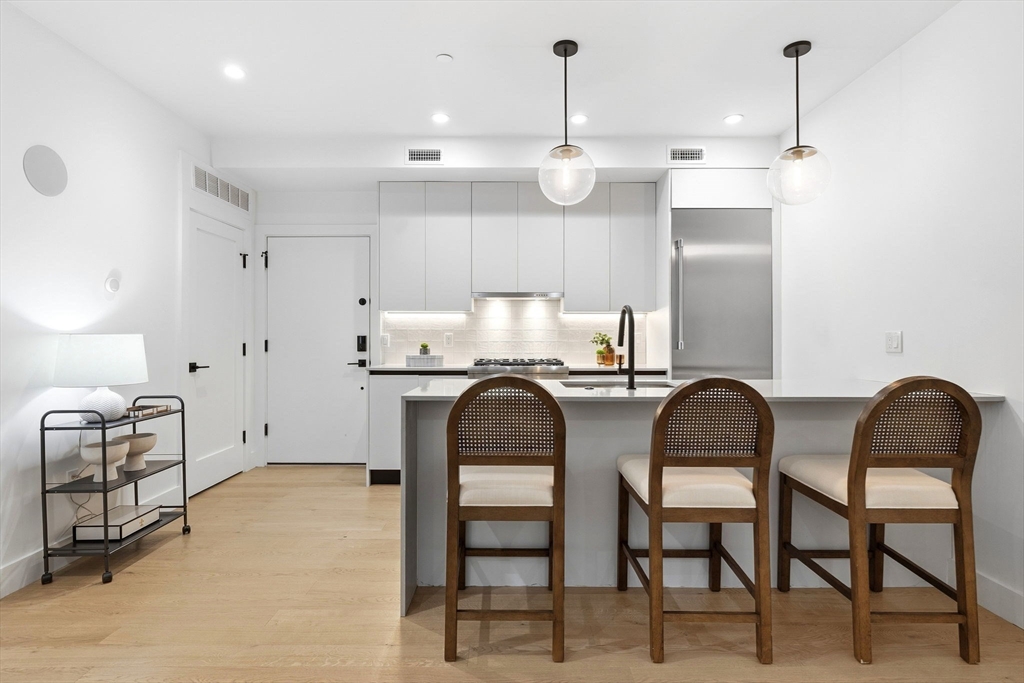 472 W Broadway # 202