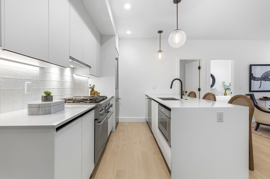 472 W Broadway # 202