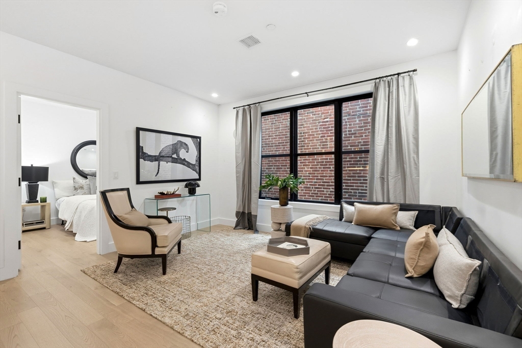 472 W Broadway # 202