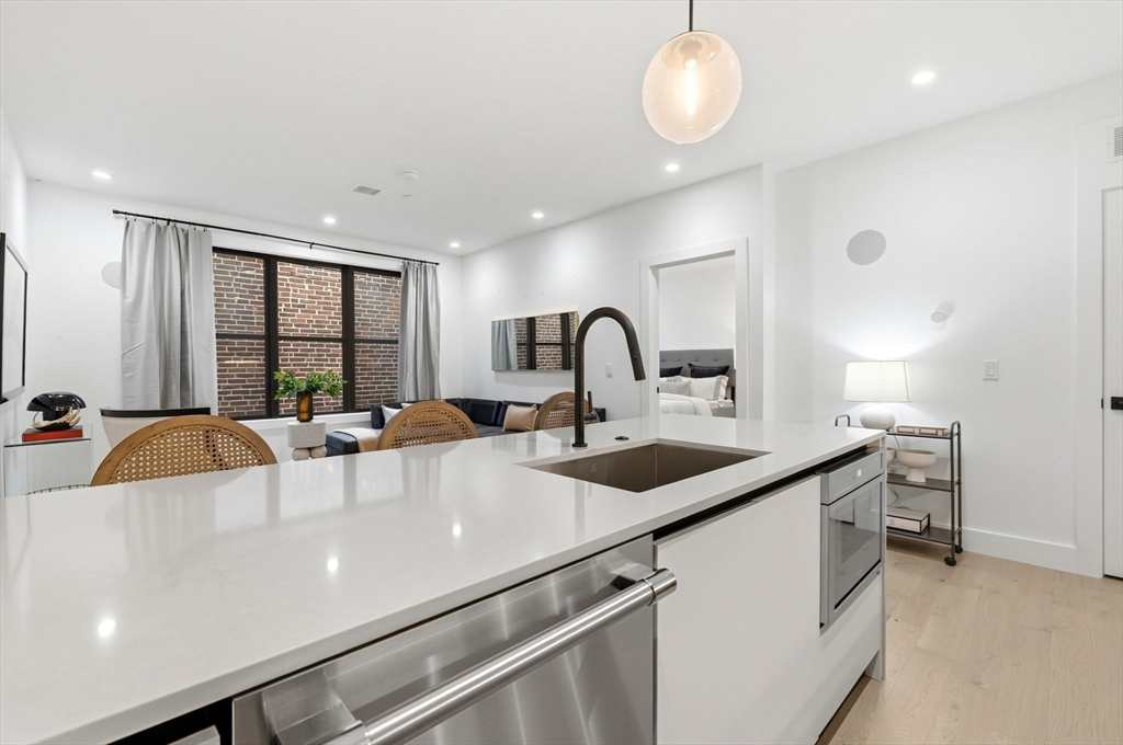 472 W Broadway # 202