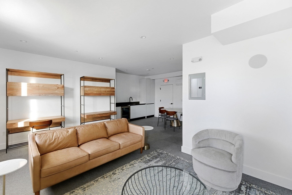 472 W Broadway # 202