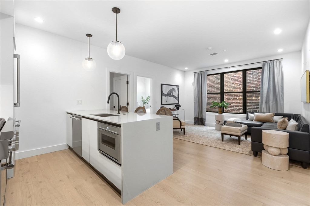 472 W Broadway # 202