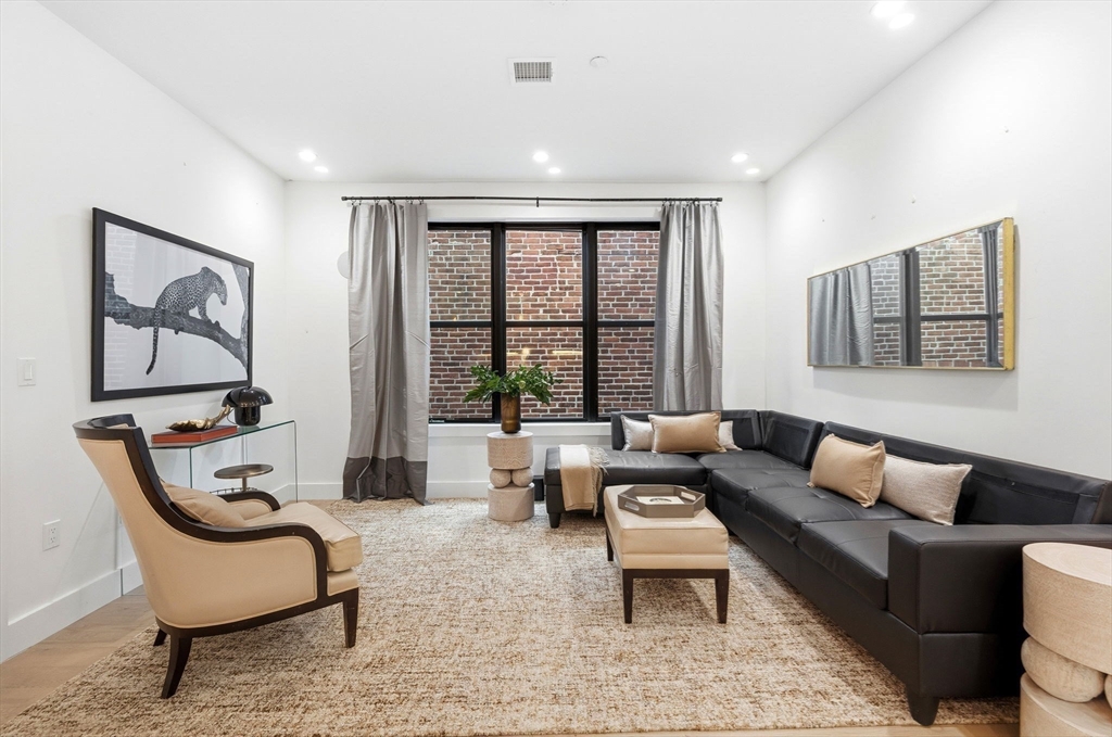 472 W Broadway # 202