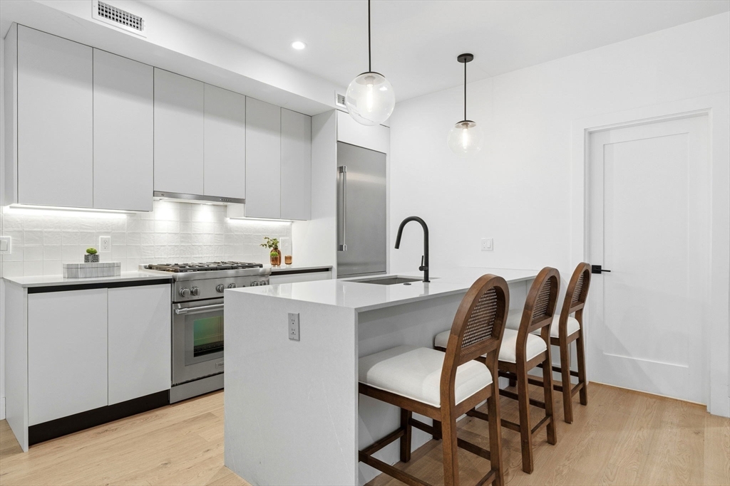 472 W Broadway # 202