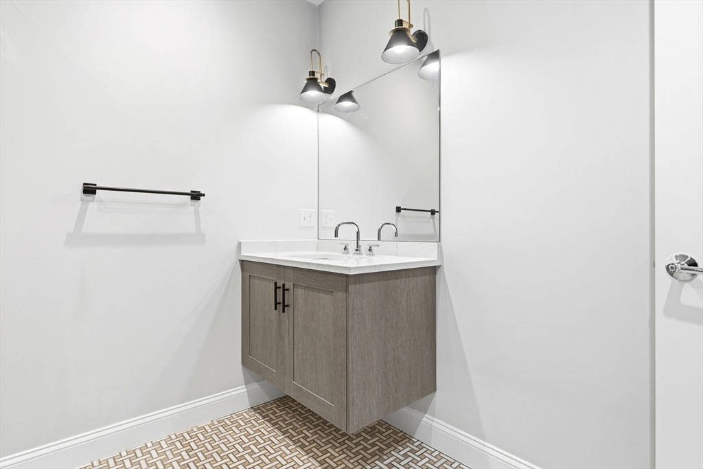 40 Westmoreland St # 2