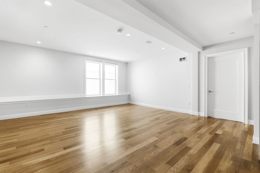 40 Westmoreland St # 2