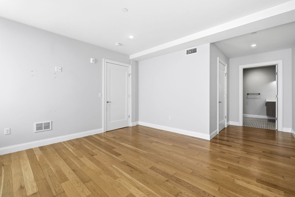 40 Westmoreland St # 2