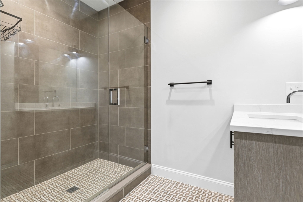 40 Westmoreland St # 2