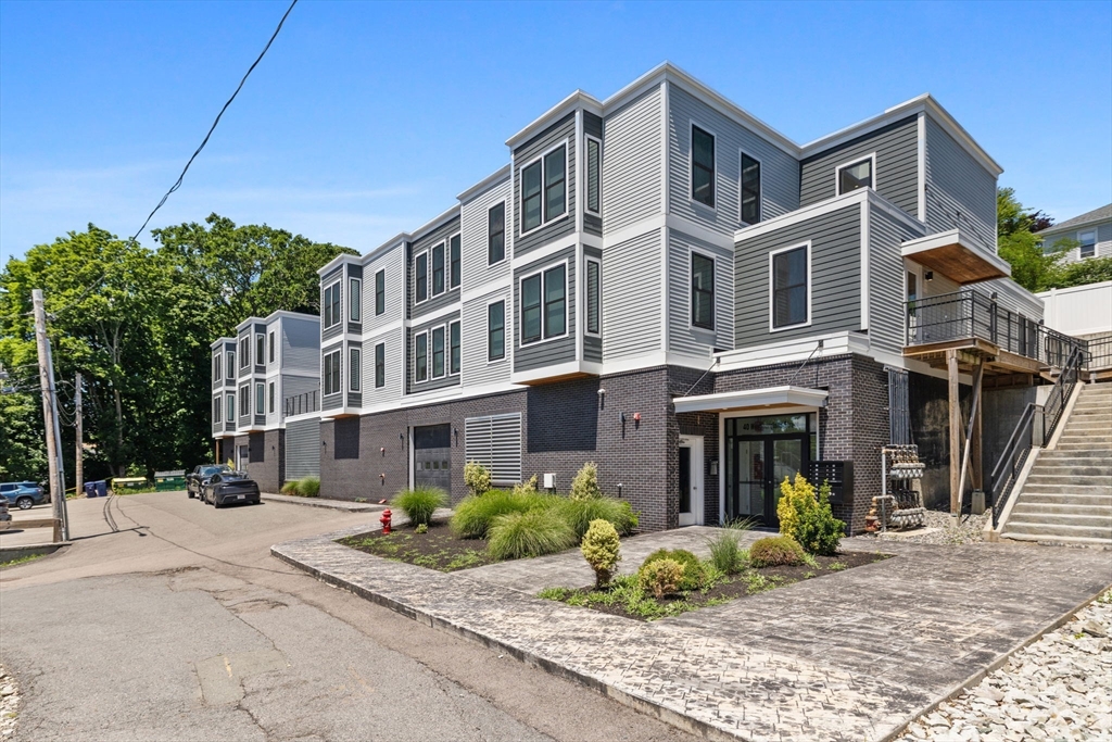 40 Westmoreland St # 2