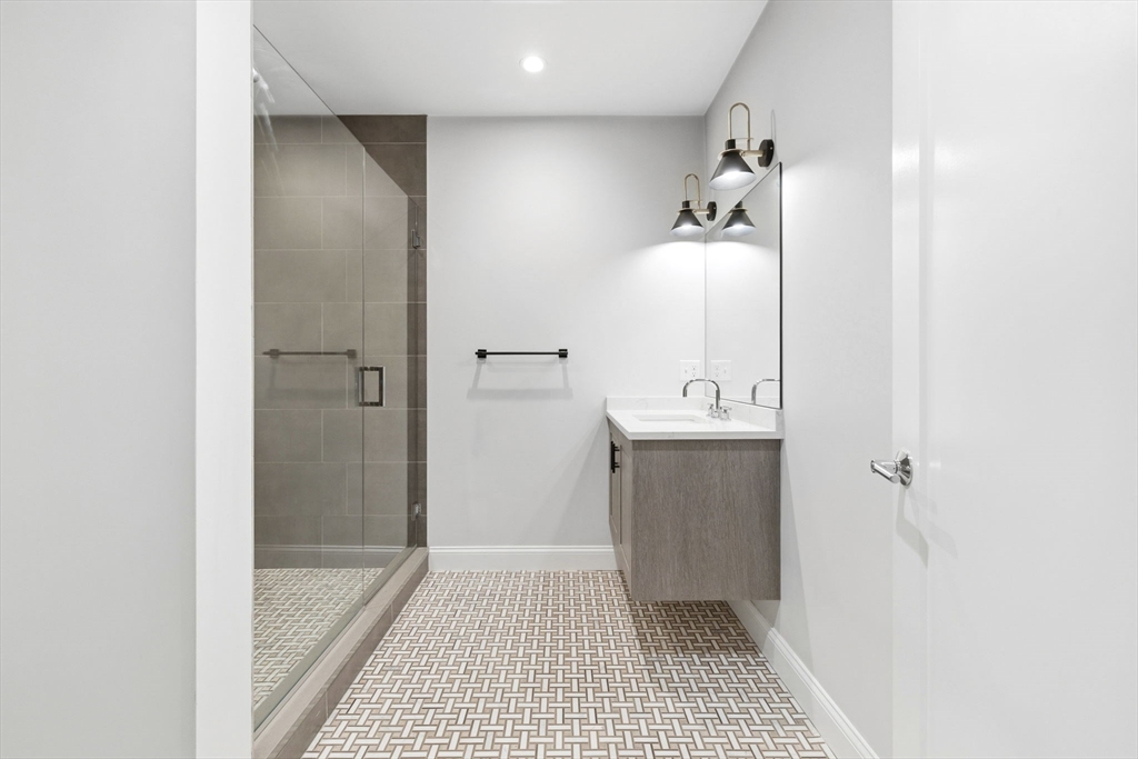 40 Westmoreland St # 2