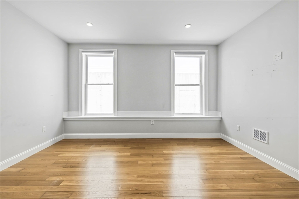 40 Westmoreland St # 2