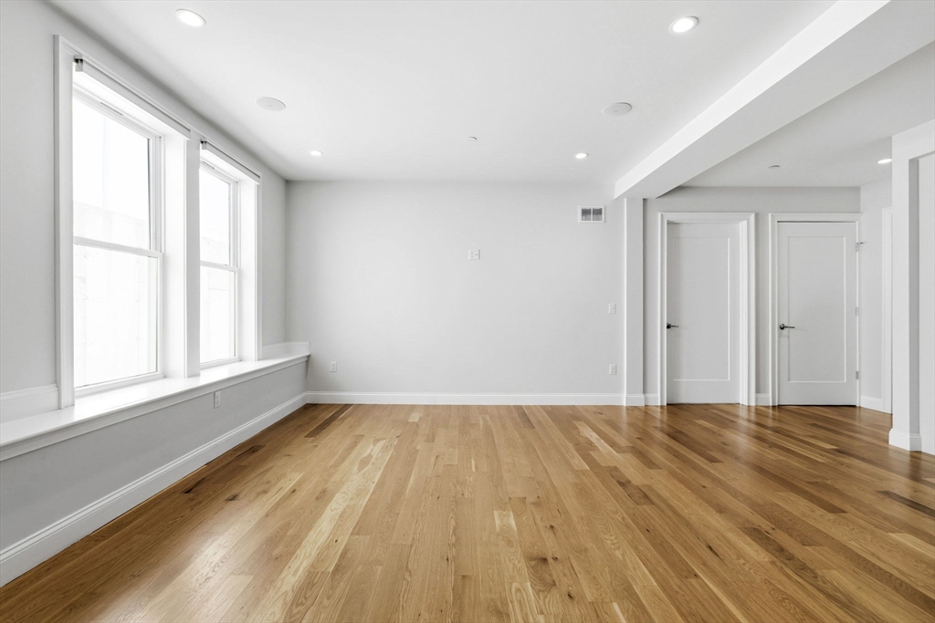 40 Westmoreland St # 2