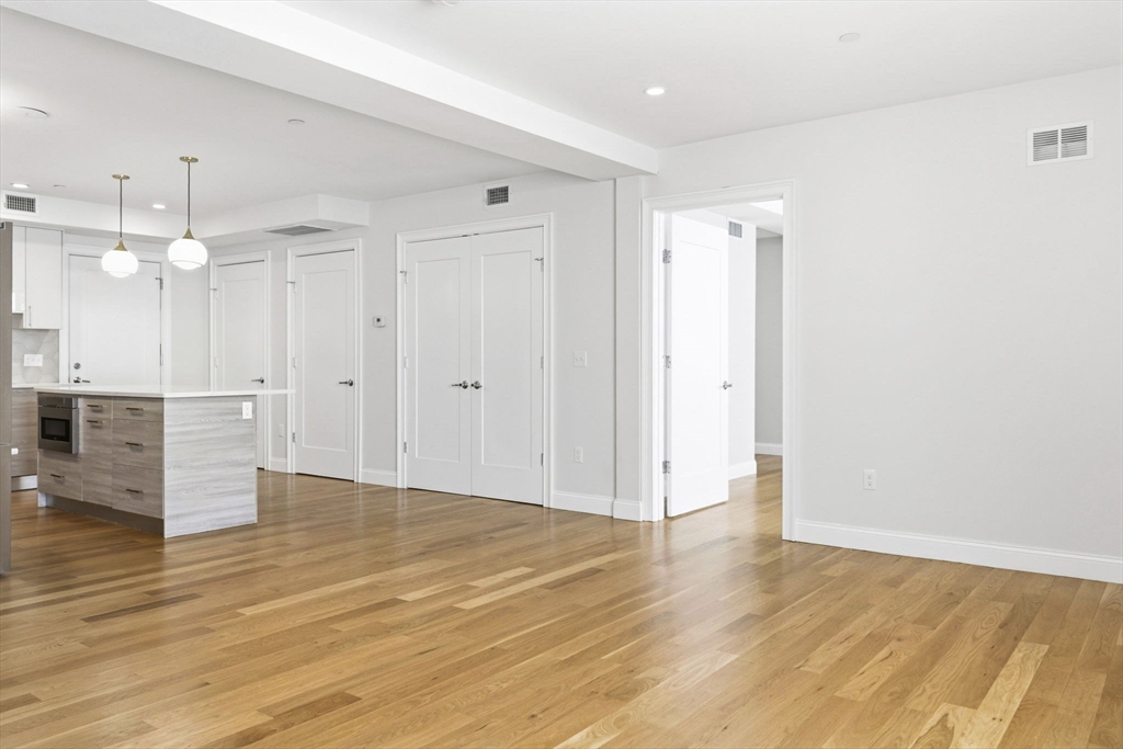 40 Westmoreland St # 2
