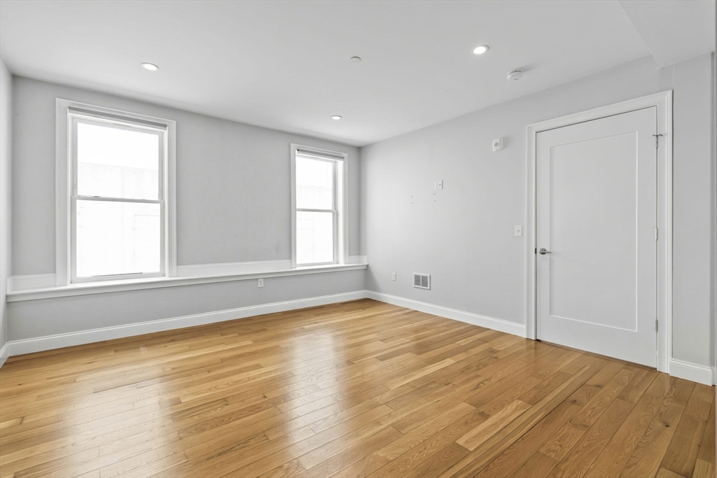 40 Westmoreland St # 2