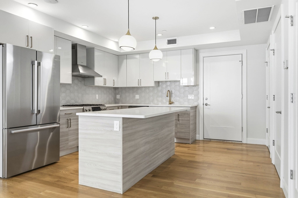 40 Westmoreland St # 2
