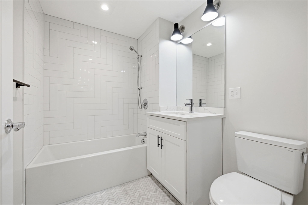 40 Westmoreland St # 8