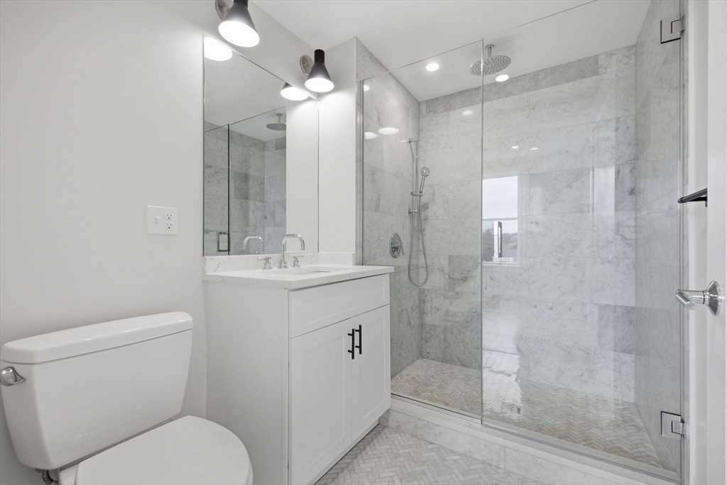 40 Westmoreland St # 8