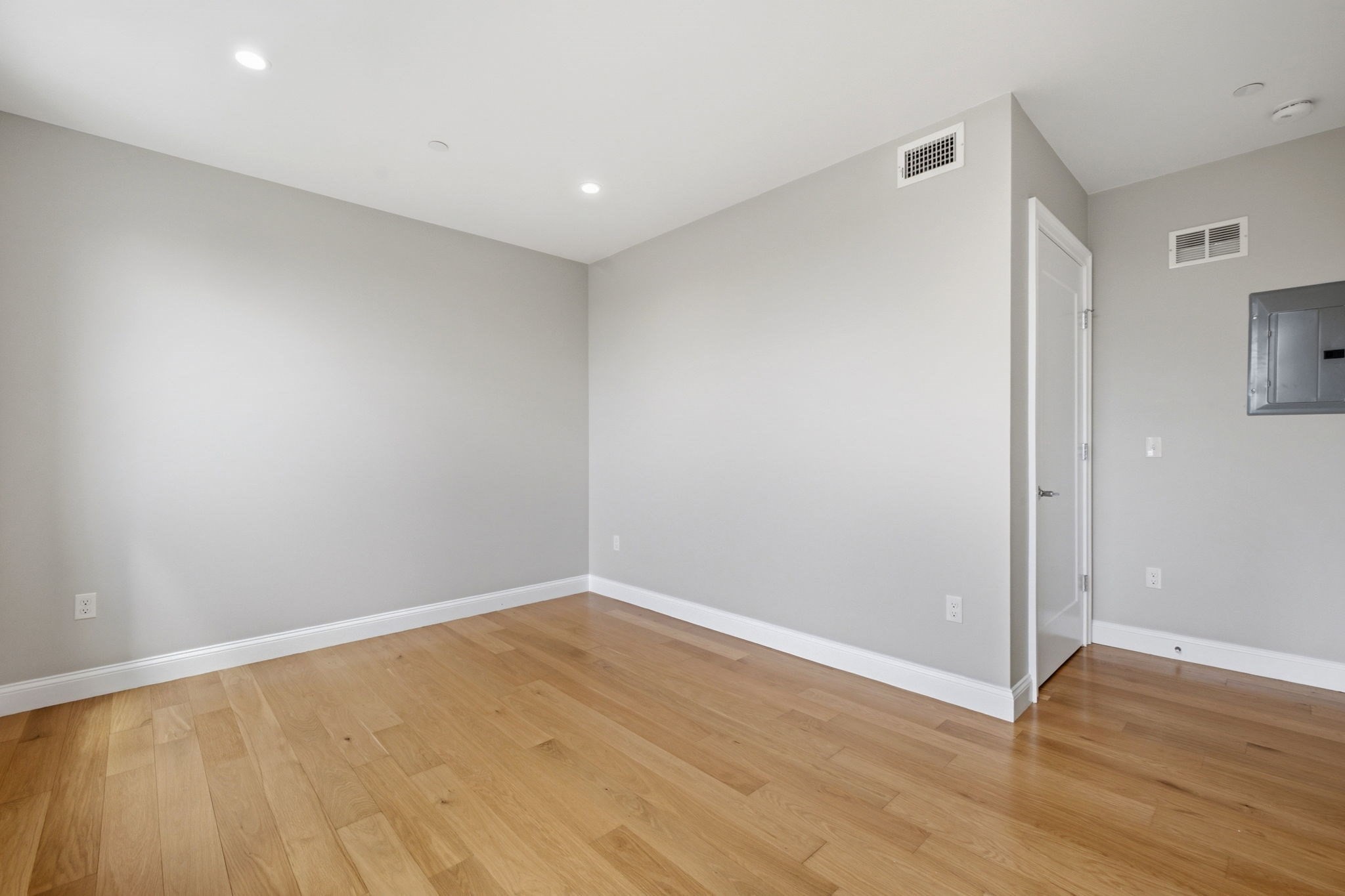 40 Westmoreland St # 8