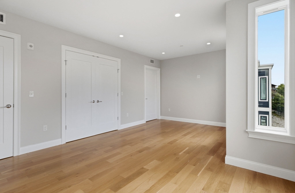40 Westmoreland St # 8